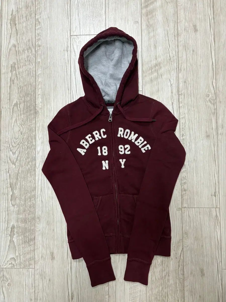 Abercrombie アバクロンビー タイトフィット フードジップアップ バーガンディ xs