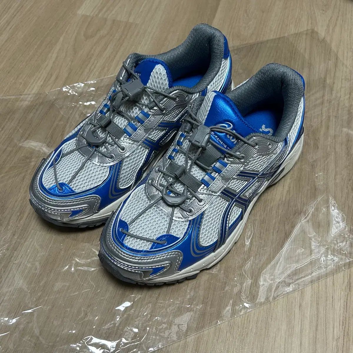 アシックス ゲル カハナ TR V 4 白イリュージョン ブルー シューズ