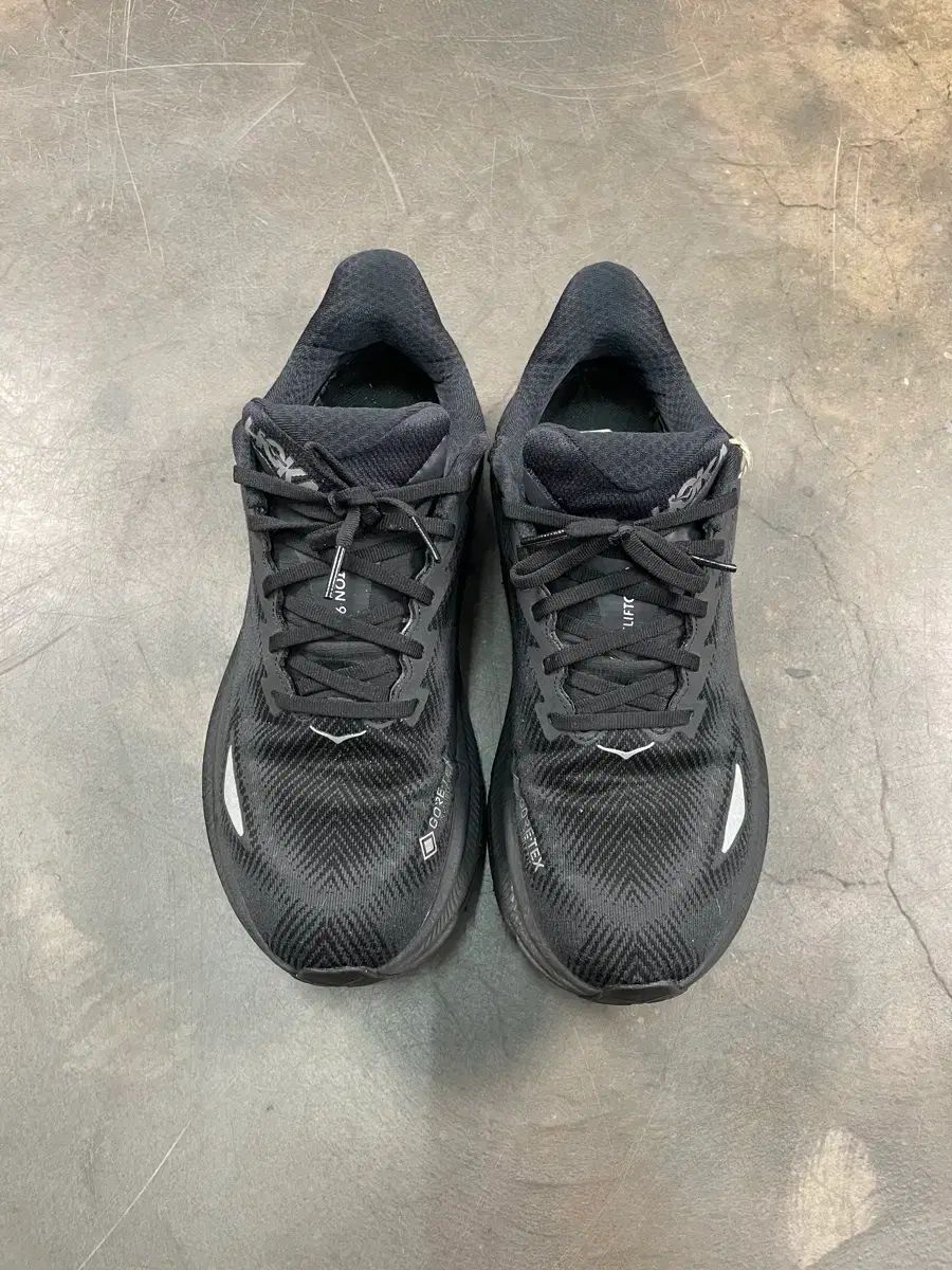 ホカクリフトン9 GTX シューズ