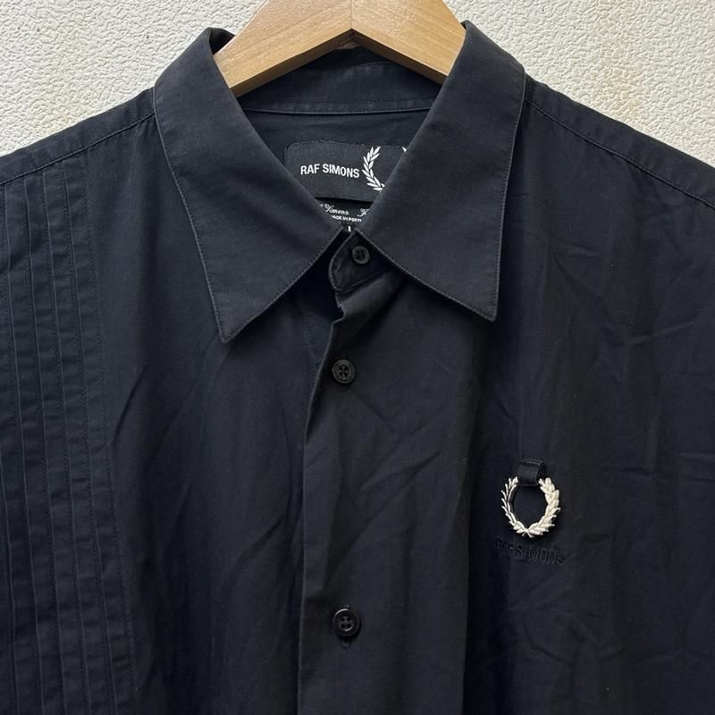 ラフシモンズ FRED PERRY フレッドペリー コラボ ロゴ プレート 刺繍