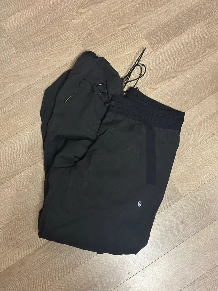 ルルレモン ブラック シャーリング カーゴ ジョガーパンツ