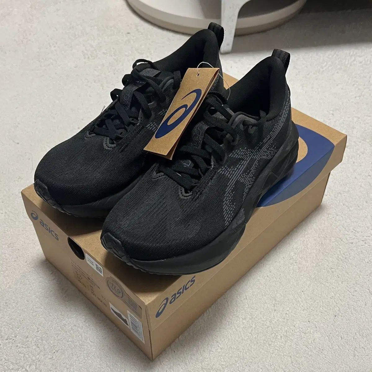 アシックス ノヴァブラスト5 ブラック キャリアー グレー 227 5 サイズ