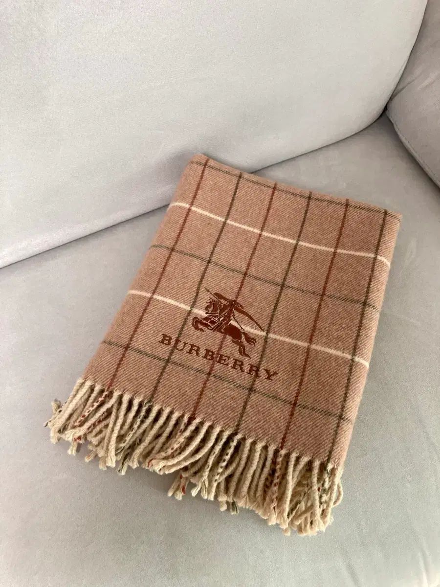 BURBERRY ブランケット大判ひざ掛けショール　冬モノ バーバリーストール ほぼ新品) 正規品 バーバリー ウール100% ひざ掛け兼ショール - メルカリ
