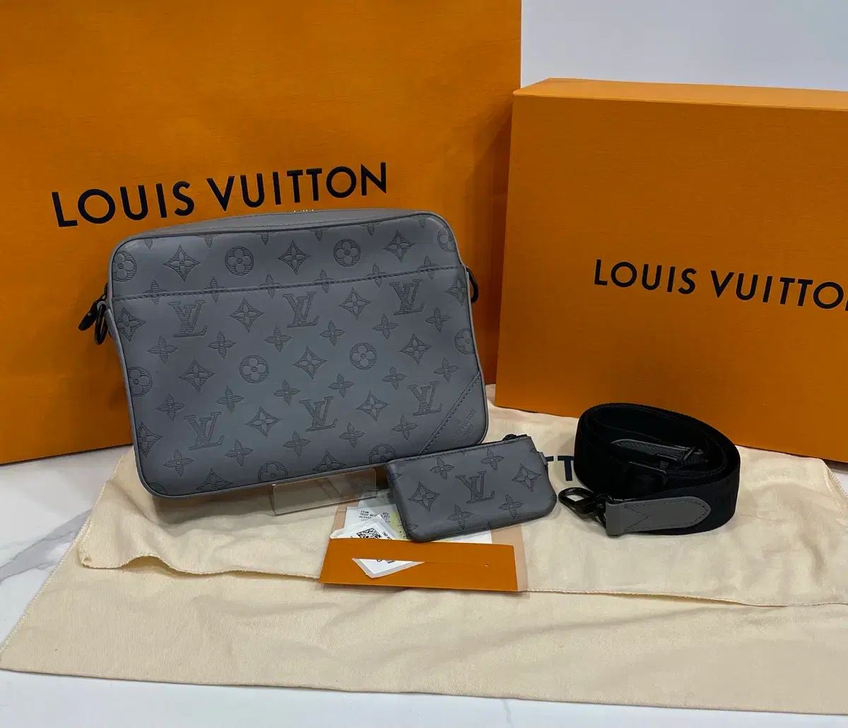 レシート含むほぼ ルイヴィトン シャドウ グレー デュオ メッセンジャーバッグ