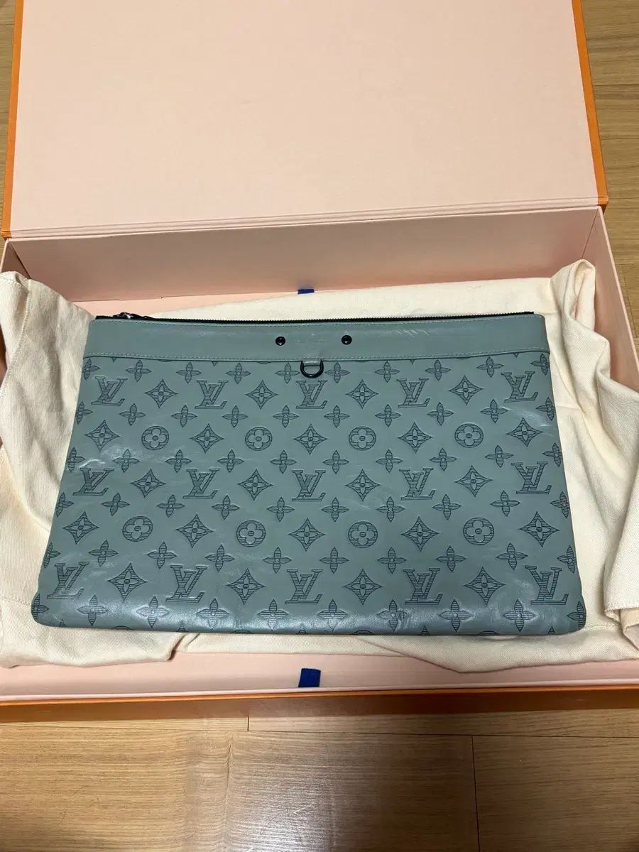 ルイヴィトン ポシェット シャドウ グレー クラッチバッグ