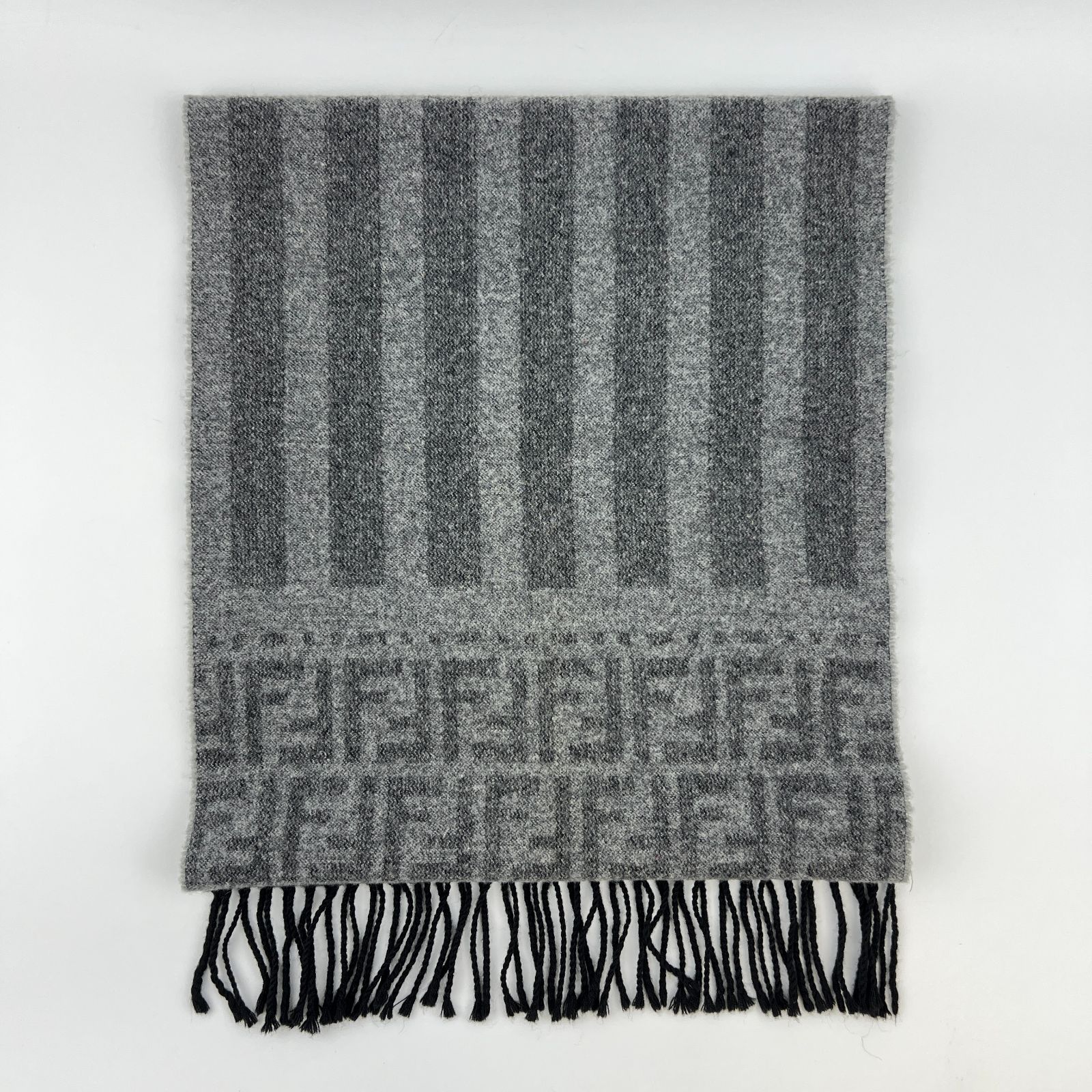 FENDI　フェンディ　マフラー　グレー FENDI フェンディ グレー マフラー - メルカリ