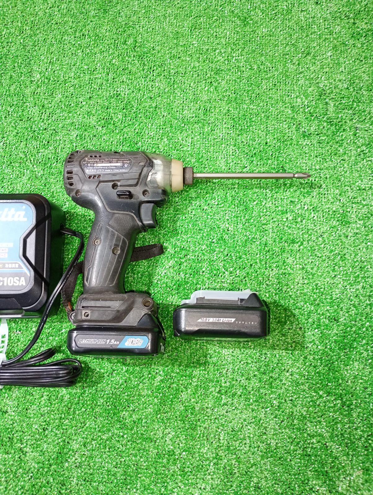 マキタ充電式インパクトドライバー TD 111 D