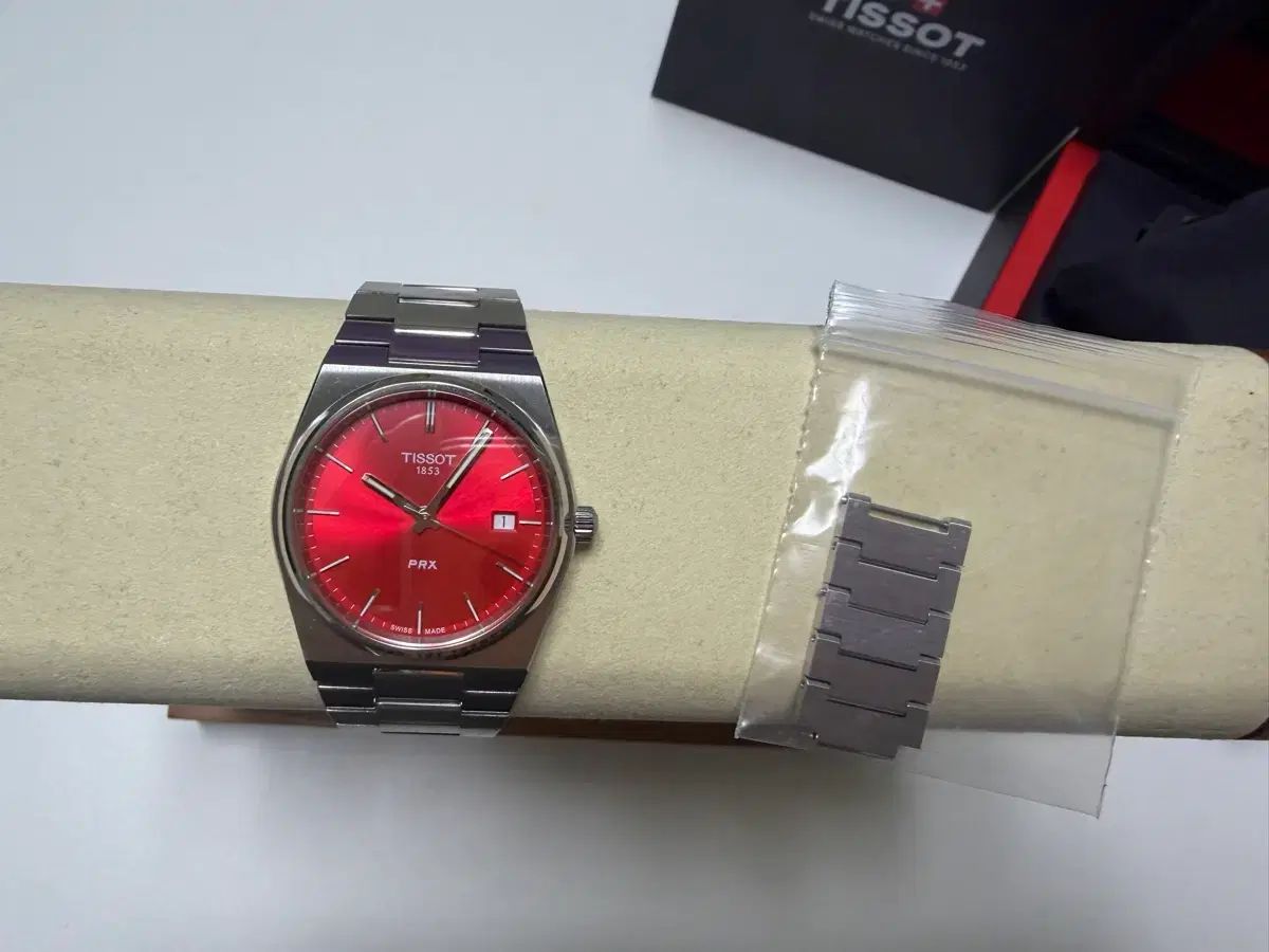 ほぼ TISSOT ティソ PRX 40 MM バーガンディ クォーツ