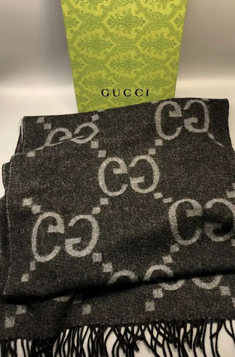 グッチ GG ロゴ マフラー グレー ボックス