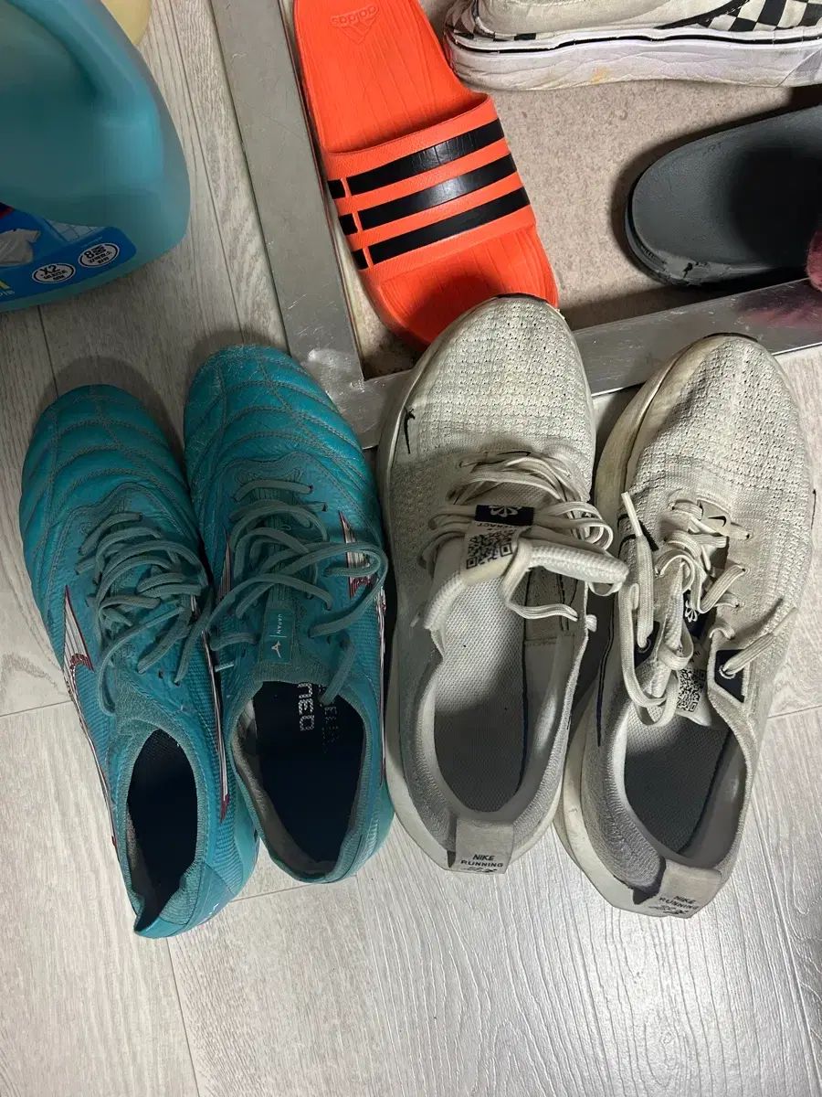 ミズノ サッカーシューズ NIKE スニーカー 275