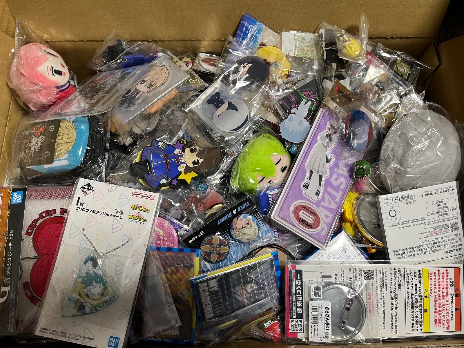 アニメグッズ 缶バッジ キーホルダー クリアファイル ぬいぐるみ 他