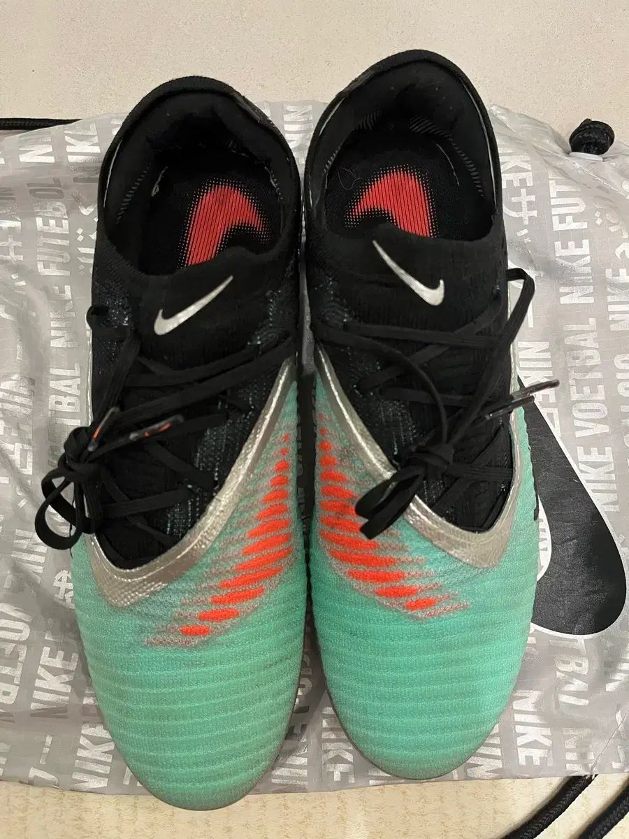 ナイキ FANTOM 6 エリート AG 280 RUNNING PACK