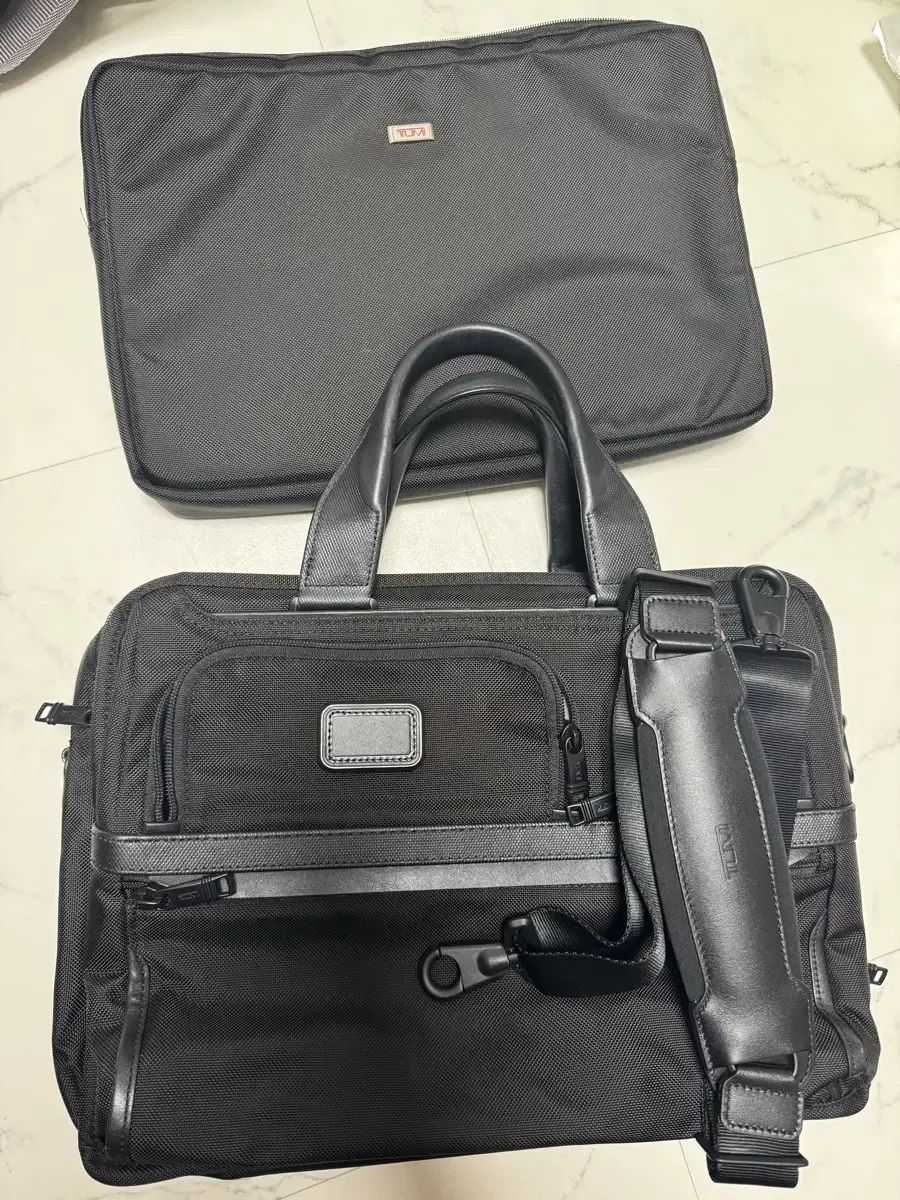 トゥミ アルファ3 拡張型 ノートパソコン ブリーフケース 書類バッグ