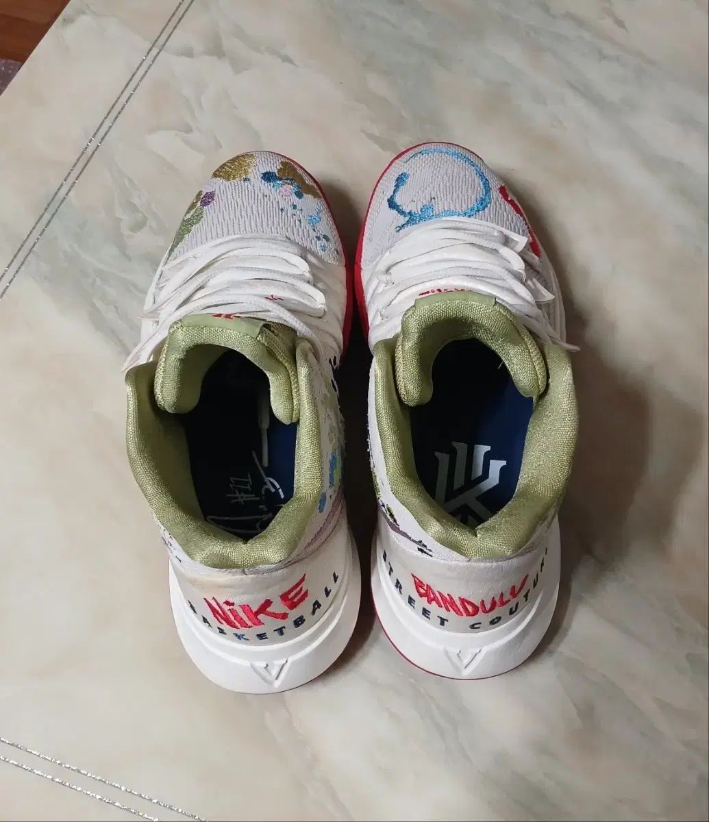 メンズ NIKE カイリー5 半 DUL Ver. バスケシューズ 靴 (255)