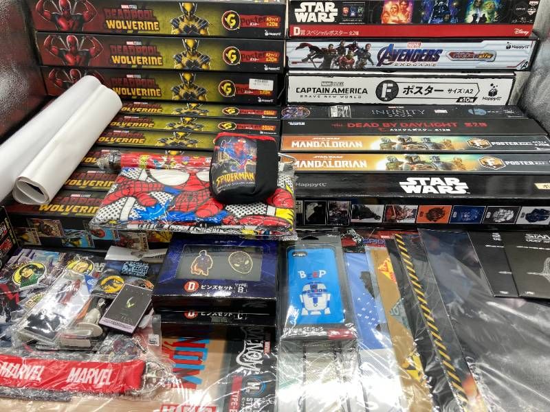 大量まとめ アメコミ 洋画 グッズ 約4 3 kg ポスター ライトセーバー キーホルダー 他 MARVEL スターウォーズ スパイダーマン ガーディアンズ オブ ギャラクシー アイアンマン