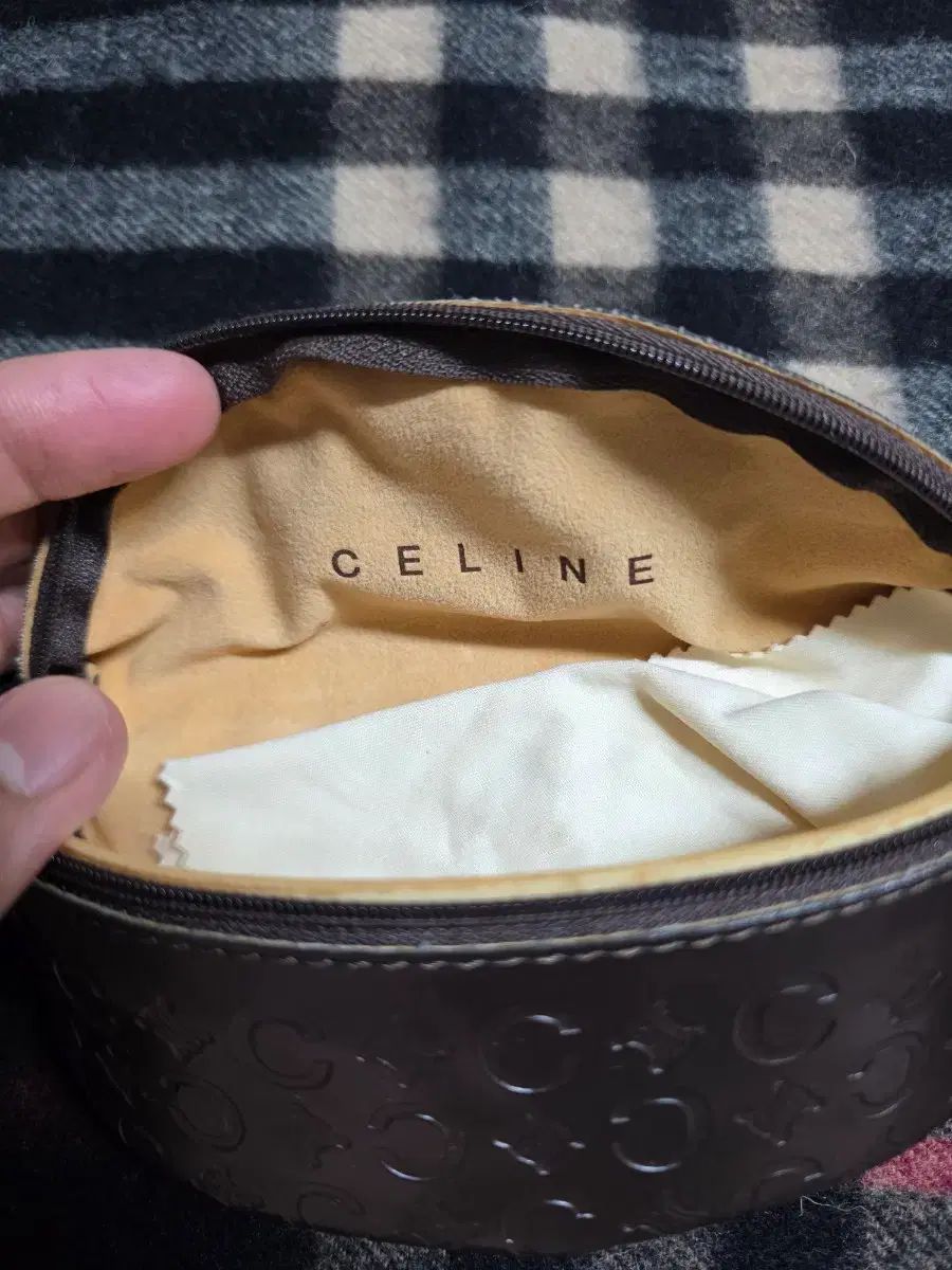 セリーヌ ブラウン