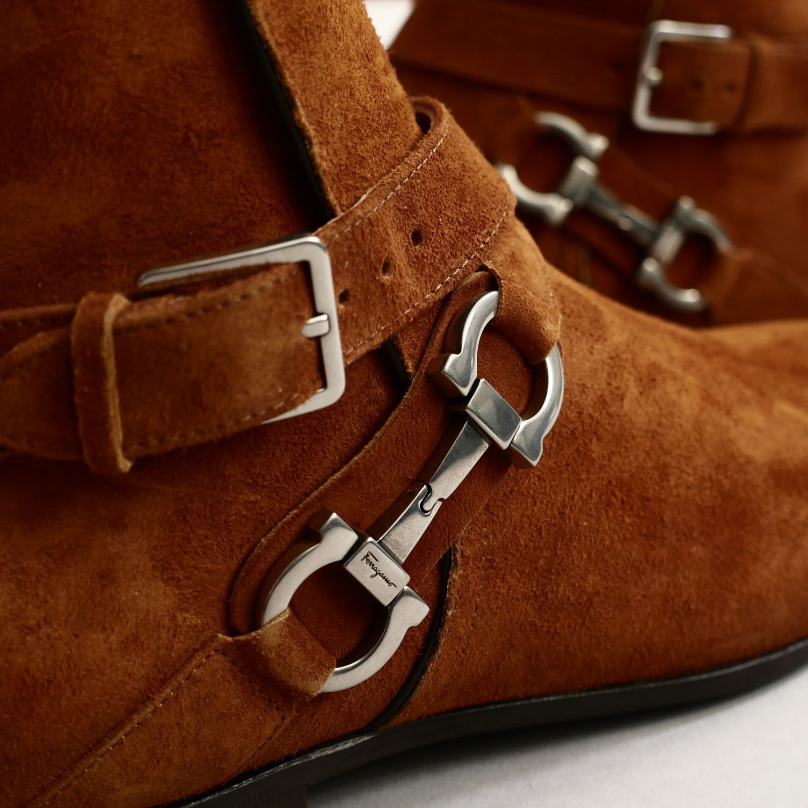 2●FERRAGAMOフェラガモ●足元に宿る品格ガンチーニメタル●上質レザーブーツ●メンズ●グッチなどお好きな方も