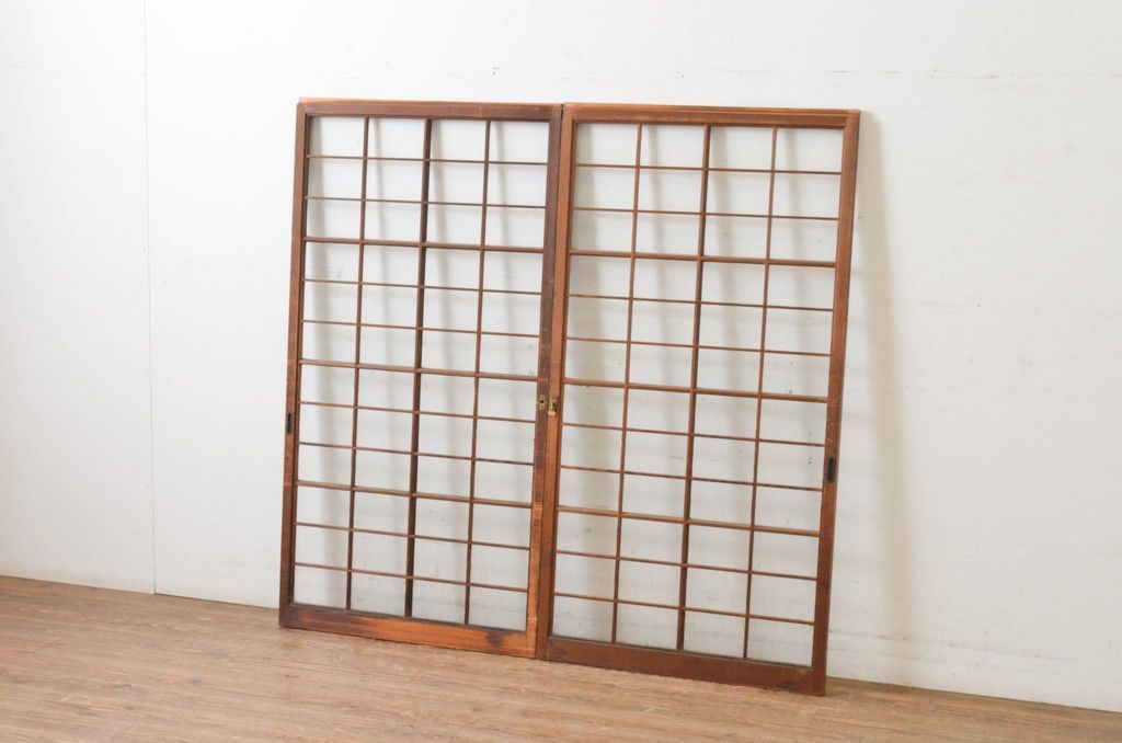現状販売 ガラス窓 セット アンティーク建具 マス目 升目格子入り 引き戸 ガラス戸 4～7営業日前後で発送 修理加工希望の方3ヶ月程で発送 R 065320