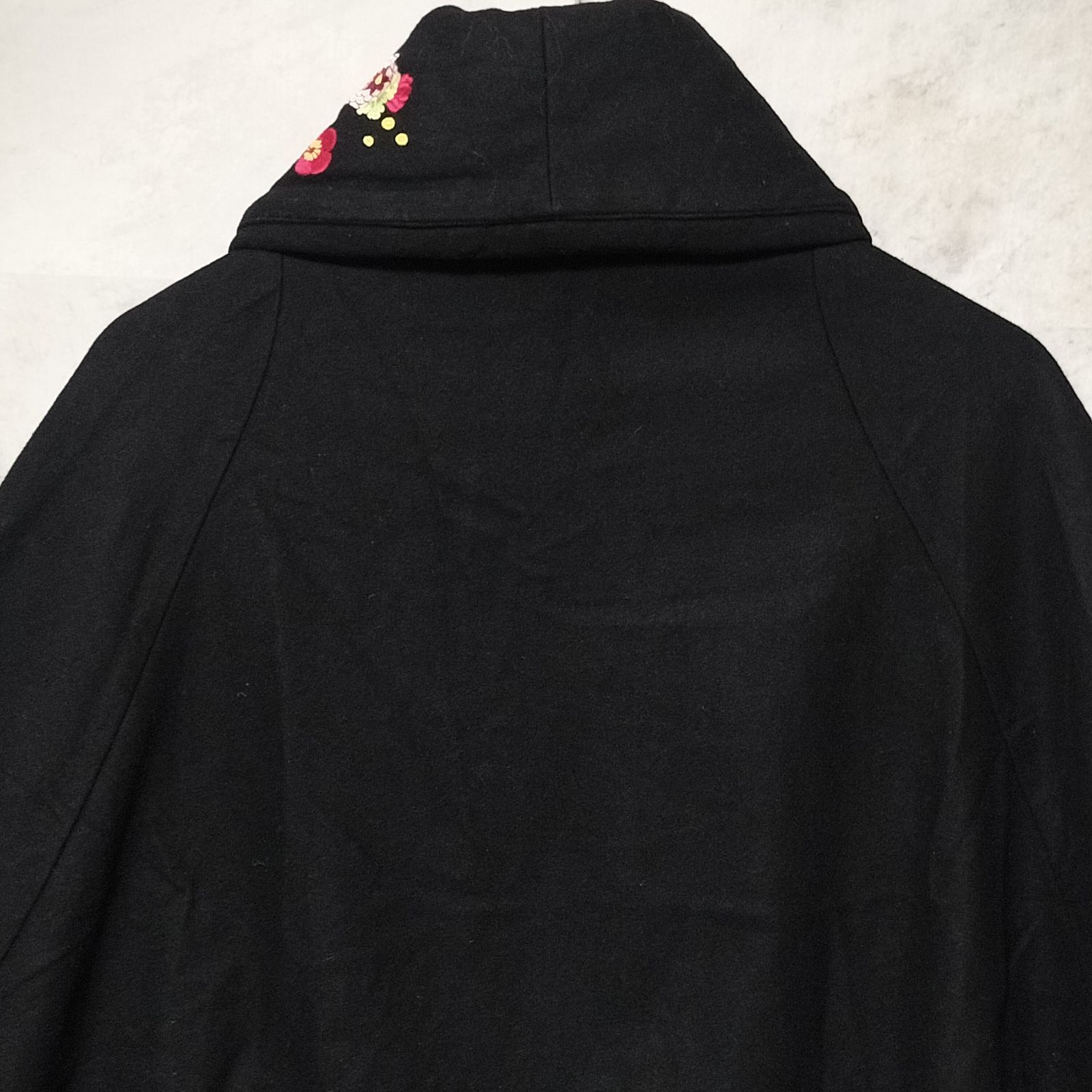 ふりふ フリフ ウール ポンチョ Мサイズ ケープ 羽織り 花柄 刺繍