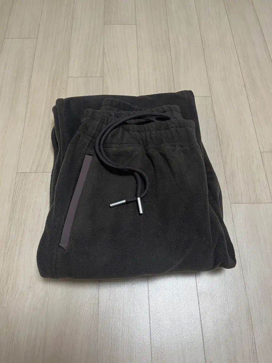 ネセサリー Free Fleece Pants Brown