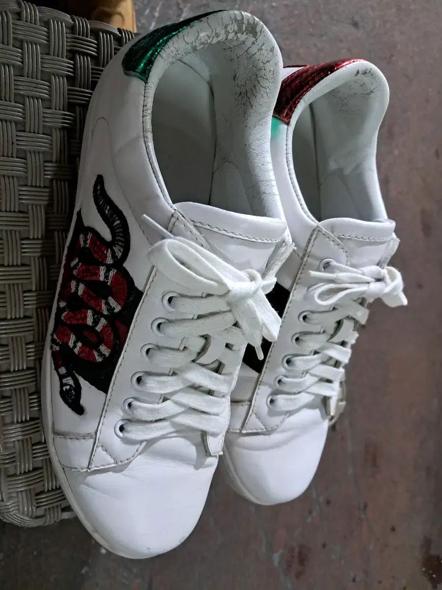 グッチ スネーク プリント 白 スニーカー 41 260 265 - メルカリ
