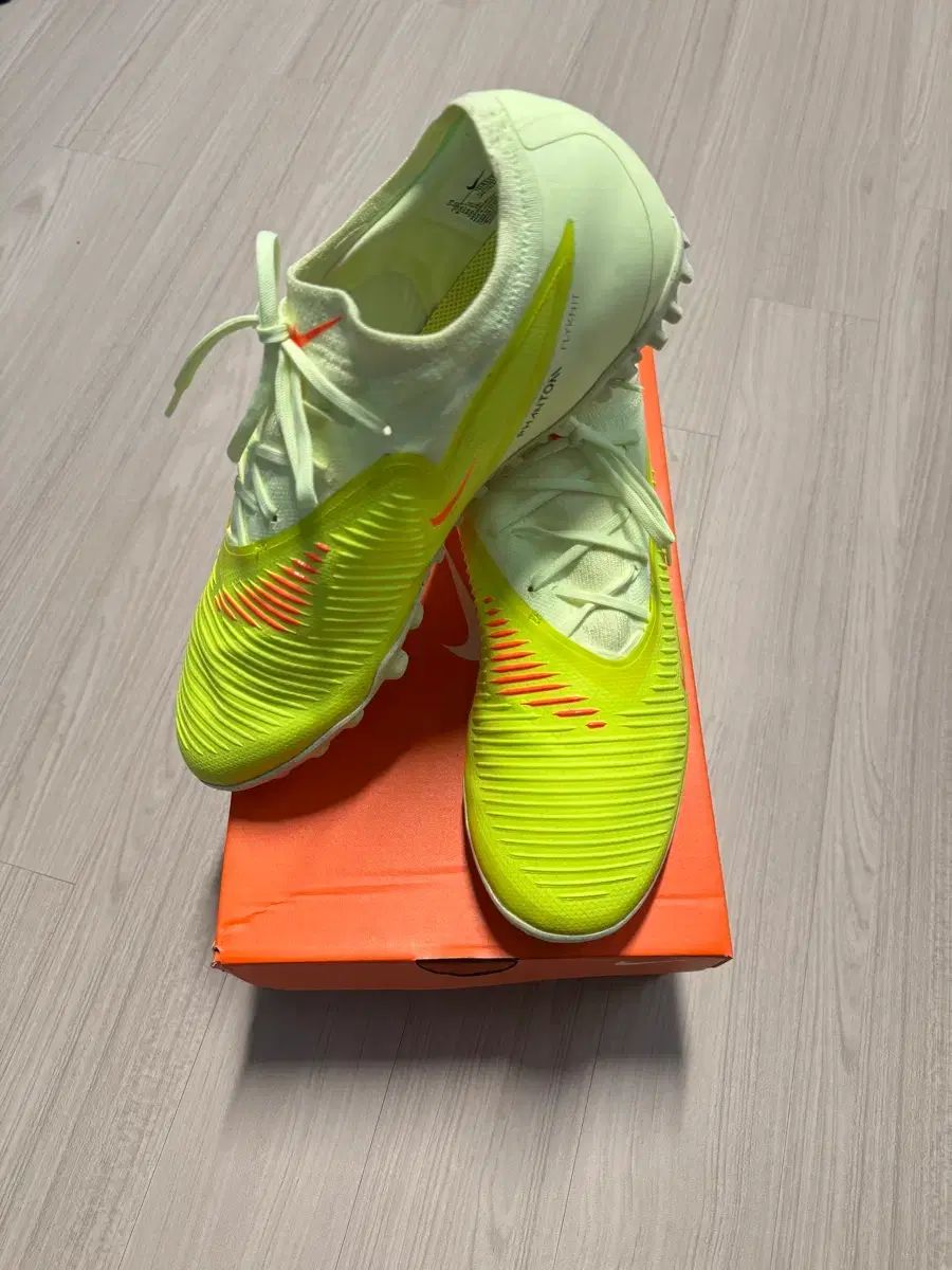 ナイキ FANTOM 6 プロ TF サッカーシューズ 280 mm