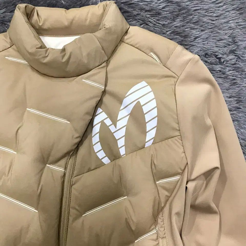 0 A級 マスターバニー ゴルフ グースダウン 軽量ダウン スパイクレス 距離計