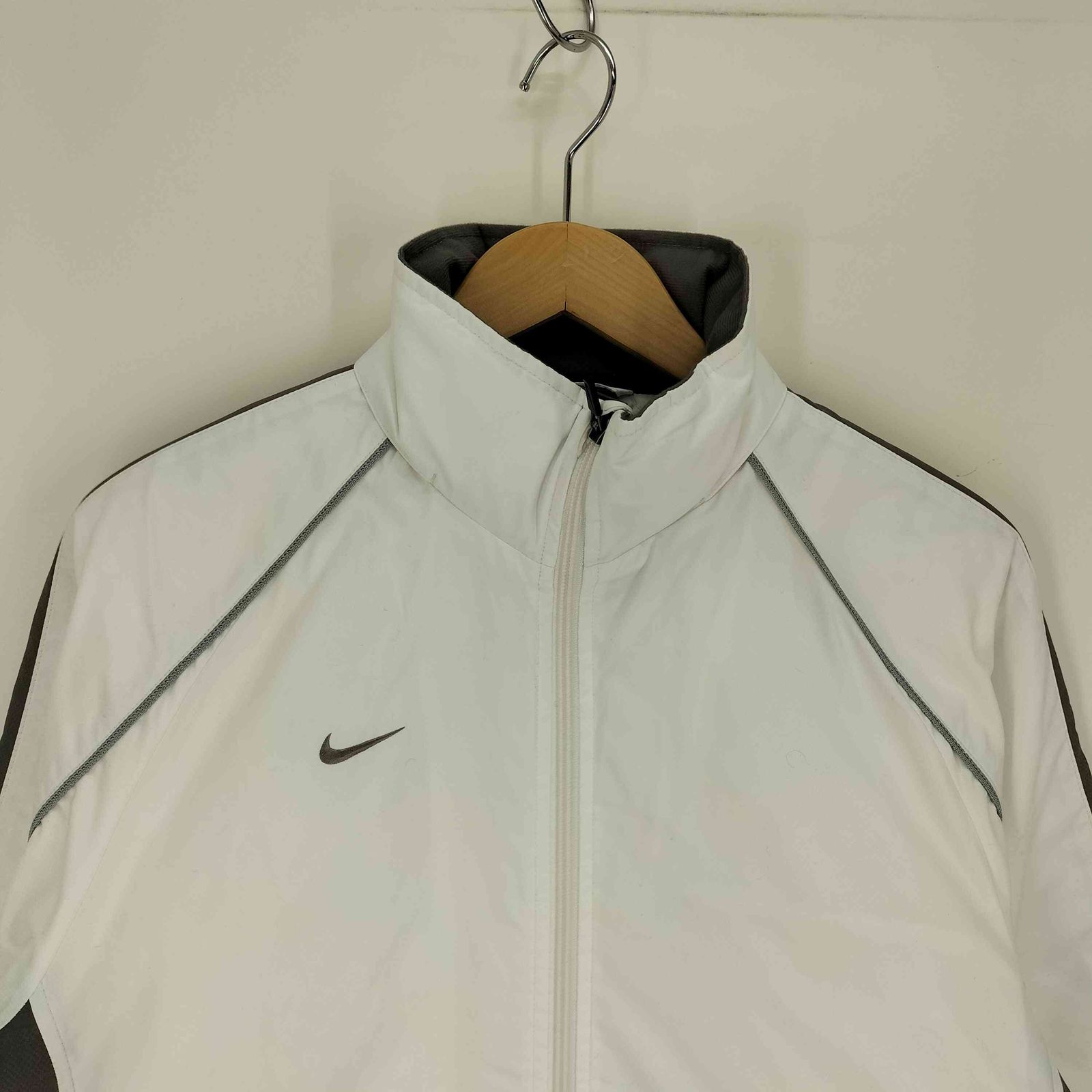 NIKE(ナイキ) 90-00s 白タグ スウッシュ刺繍 裏地キルティング 中綿パファージャケット メンズ  XL【中古】【ブランド古着バズストア】 ナイキ NIKE 00S グレータグ スウッシュ ロゴ刺繍 裏地キルティング