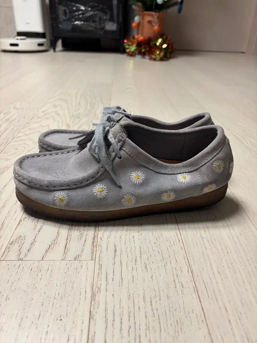 クラークス ワラビー デイジー 刺繍 ウィメンズ uk 7 5