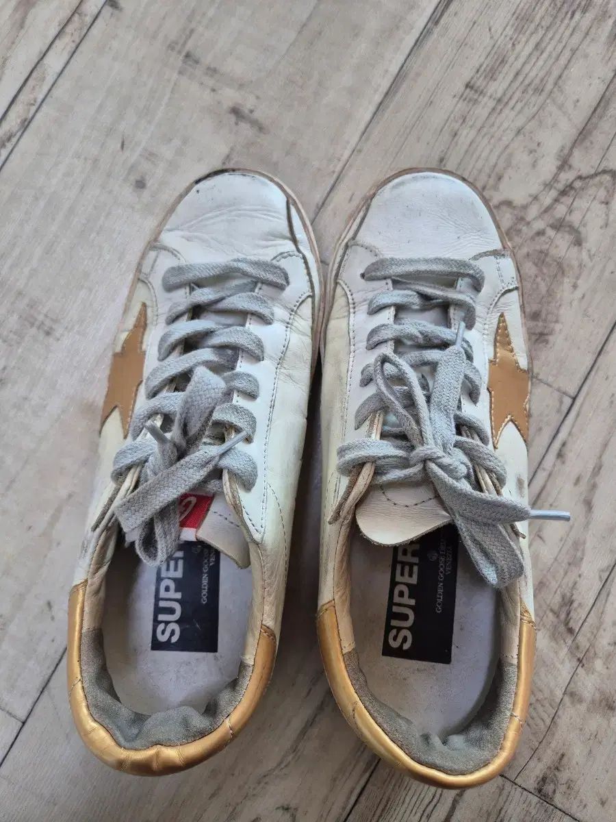 ゴールデングース SUPERSTAR 白金 スニーカー