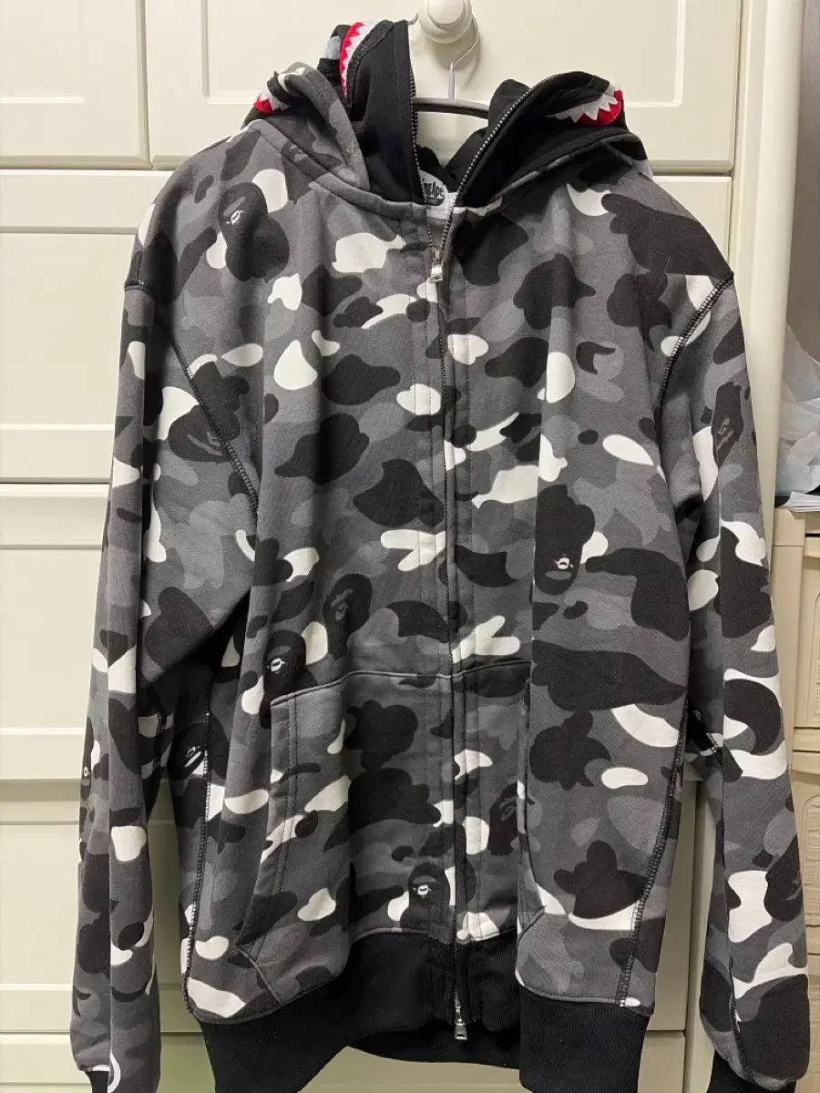 A BATHING APE シャーク フーディー ジップアップ 黒系