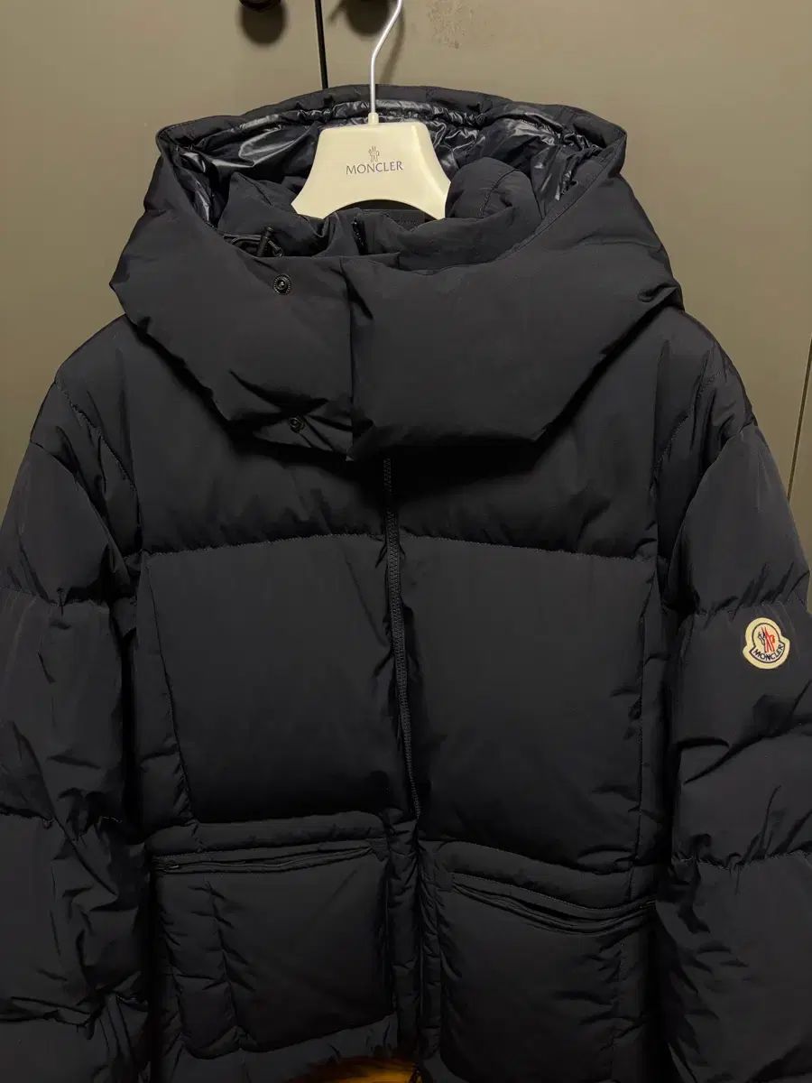 モンクレール ダウン habagat サイズ4 ネイビー