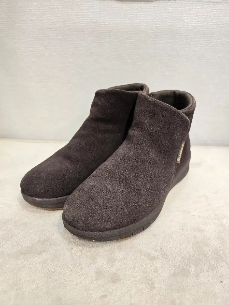 Bearpaw スウェード アンクル ブーツ 230 mm