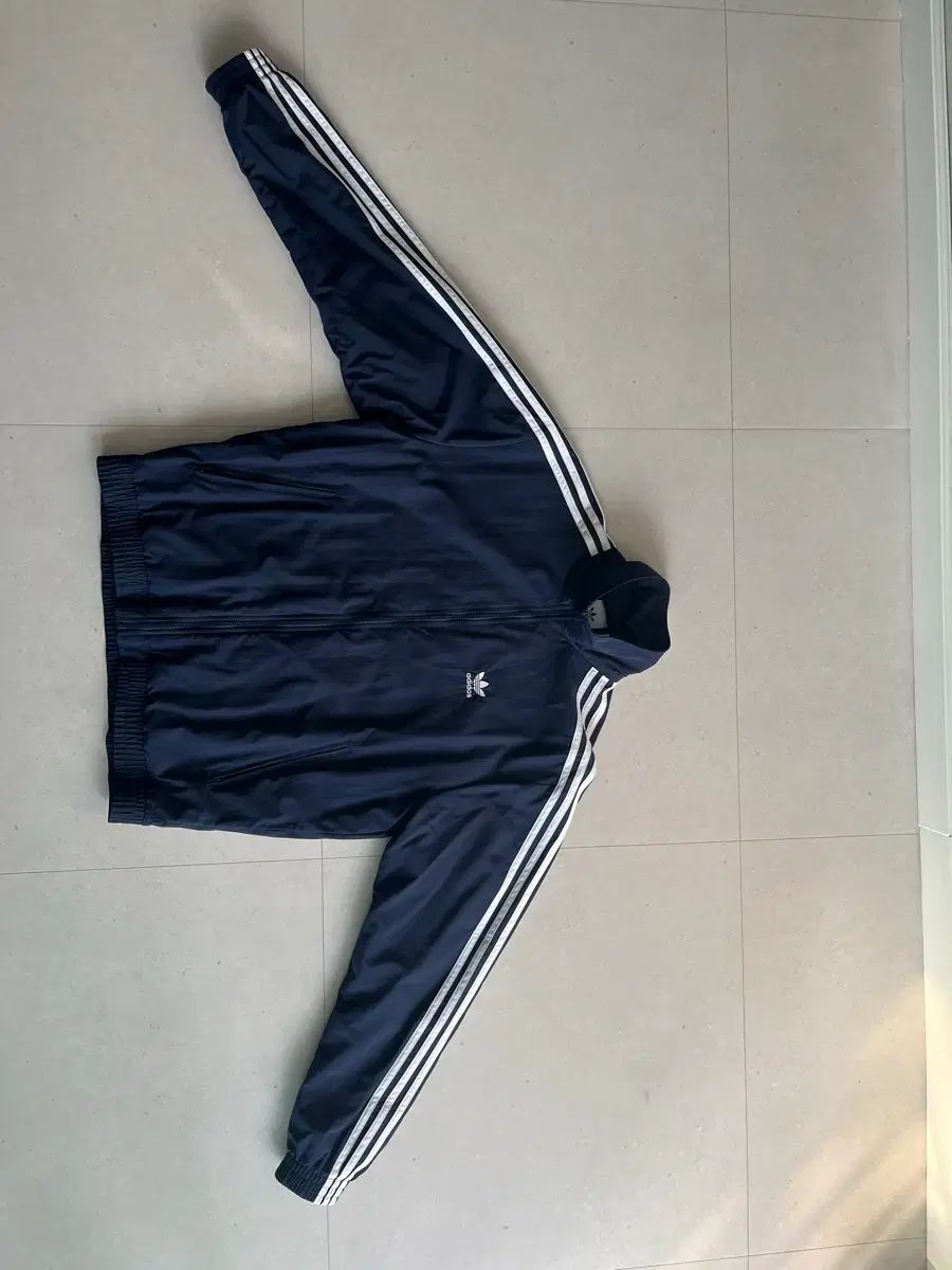 アディダス アディカラー ファーイヤホン ウーブン インディゴ セットアップ