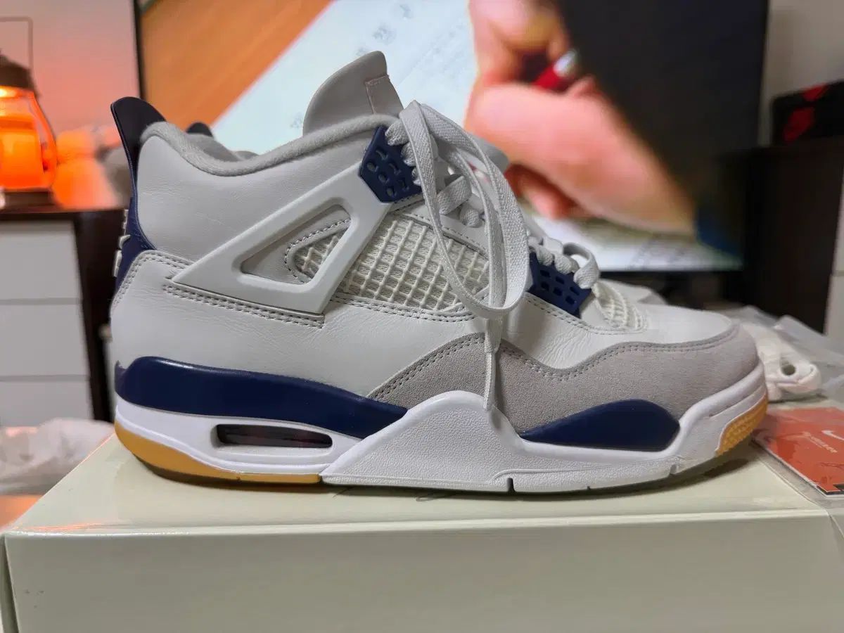 2回着 マン250 ジョーダン 4 SB ネイビー