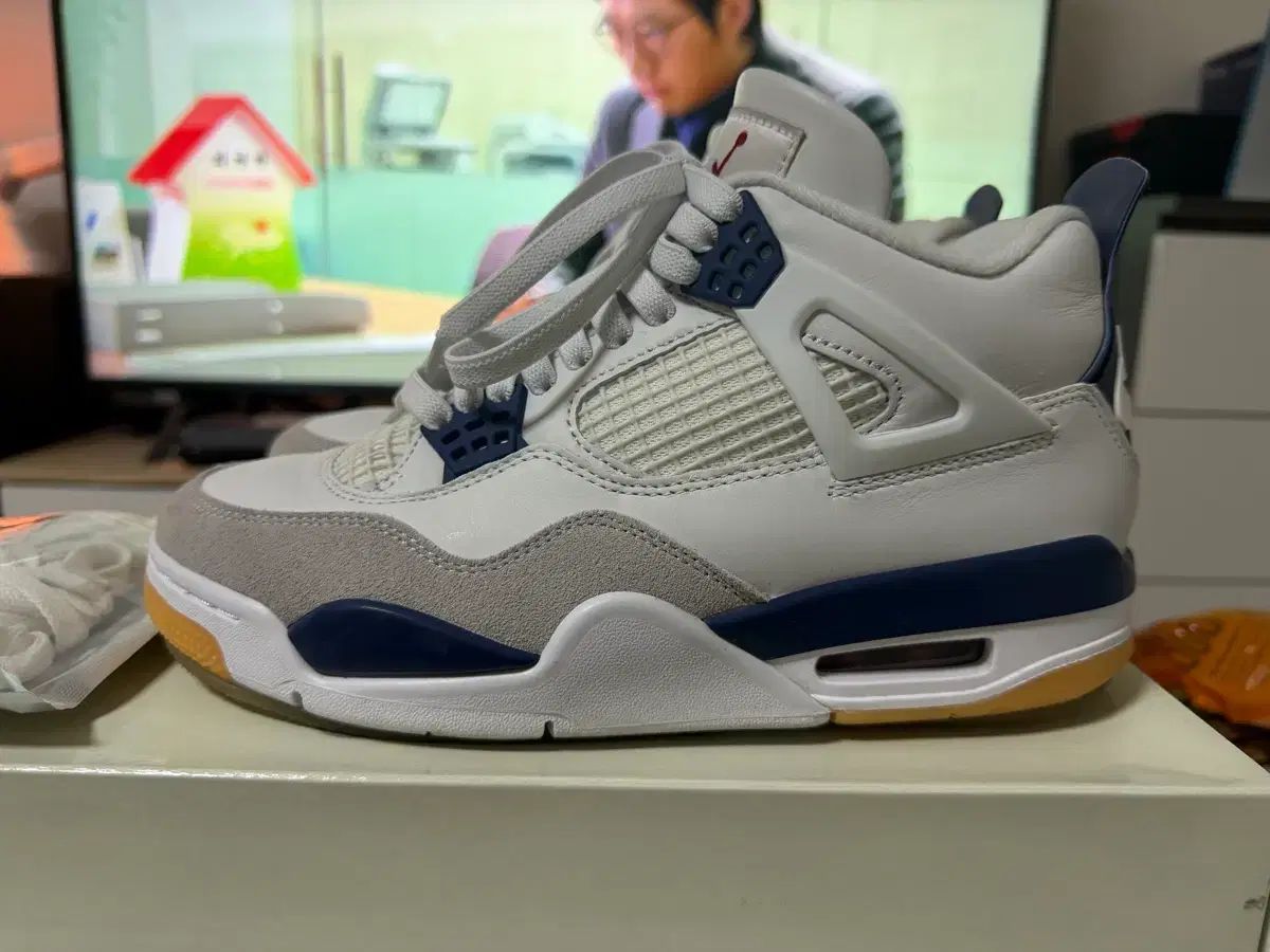 2回着 マン250 ジョーダン 4 SB ネイビー