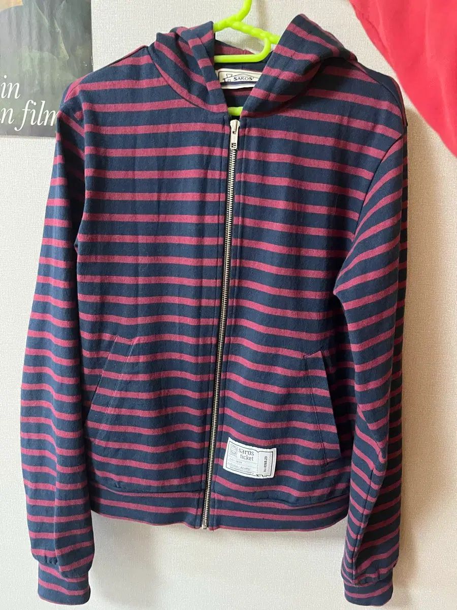 サロス saros フードジップアップ