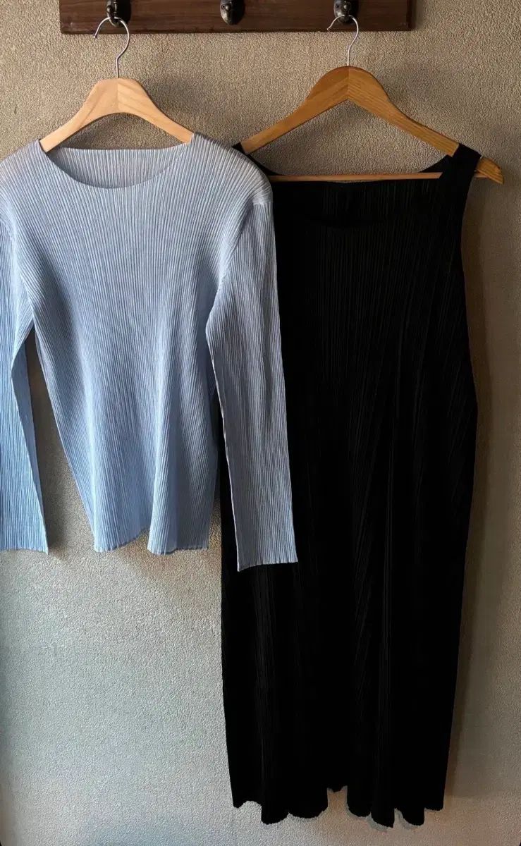 プリーツ長袖Tシャツ ワンピース セット スカイブルー 黒