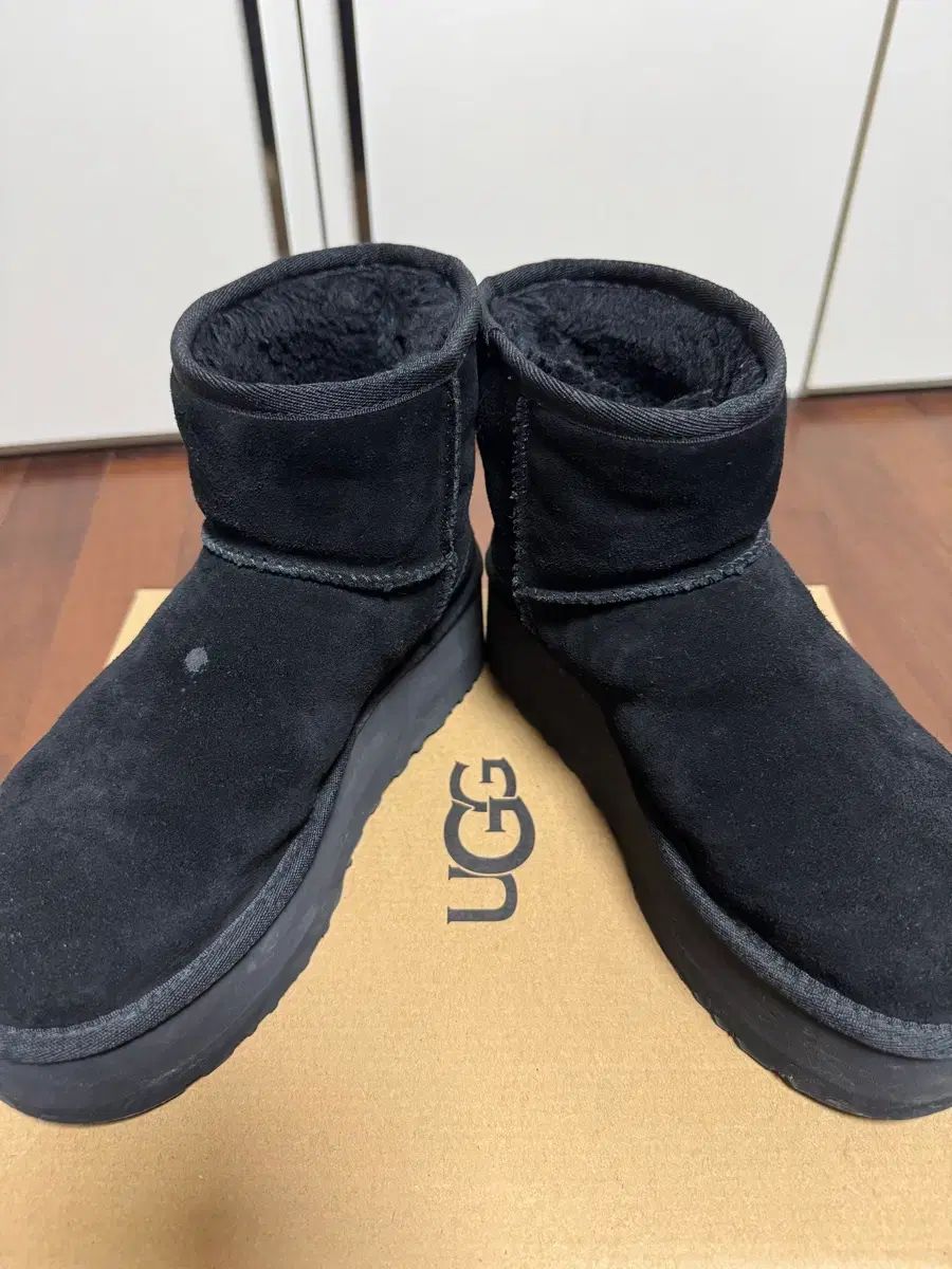 UGG アグ Classic ミニ フラットフォーム ブラック 240
