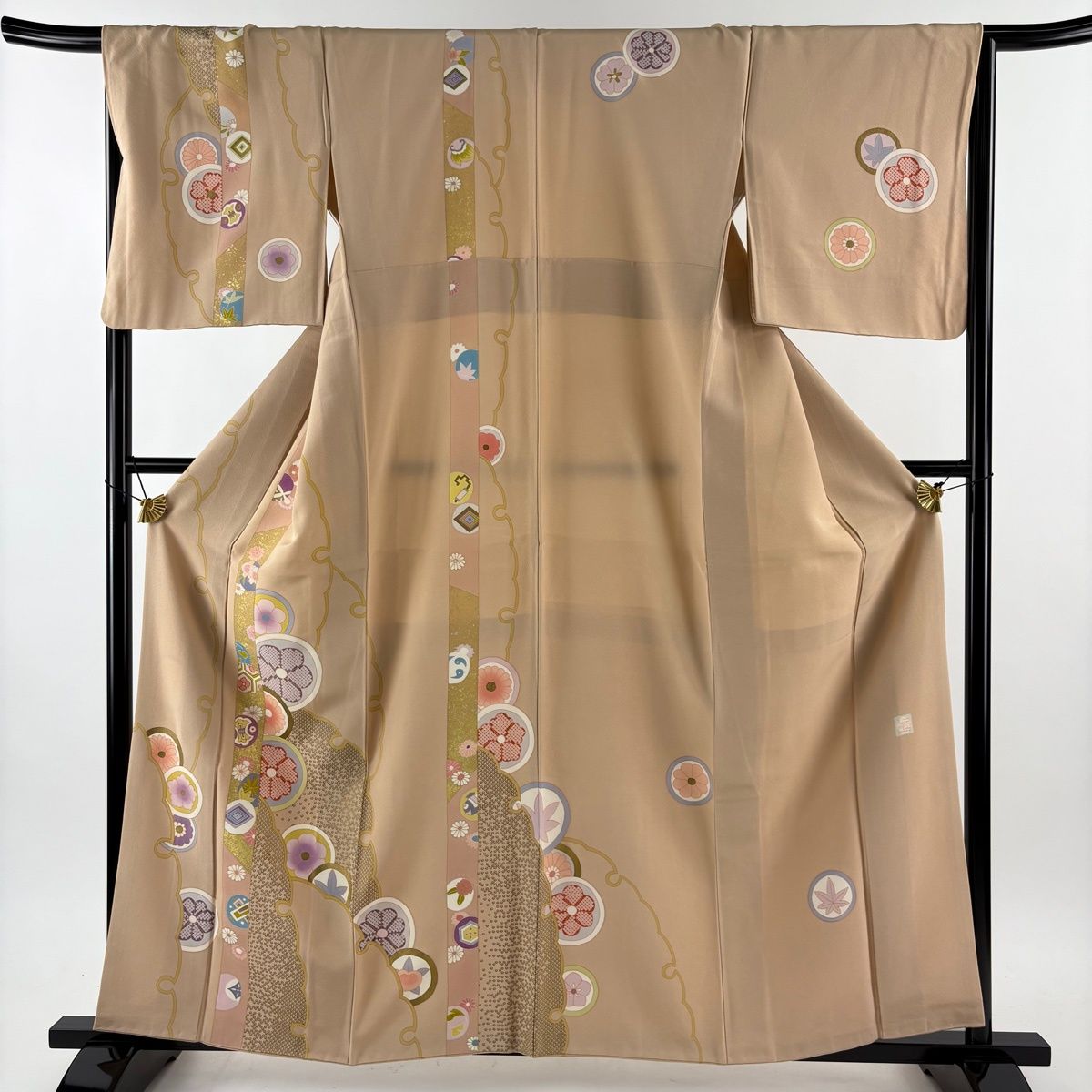 付下げ 身丈160 5 cm 裄丈66 M 袷 落款 雪輪 菊 金糸 金彩 ベージュ 正絹 名品 リブ編み 訪問着 付け下げ 