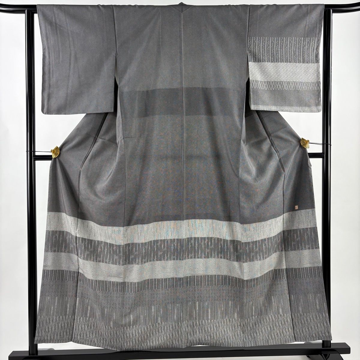 付下げ 身丈156 cm 裄丈62 5 S 袷 紬地 落款 鮫 縞 灰色 正絹 名品