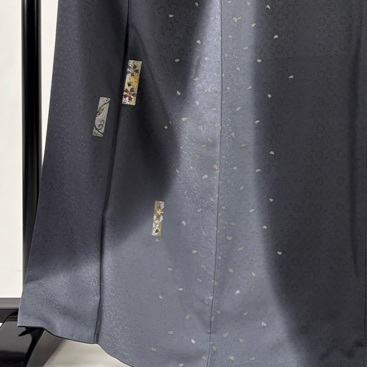 付下げ 身丈168 cm 裄丈67 5 L 袷 落款 桜 花びら 金糸 染め分け 墨色 正絹 名品