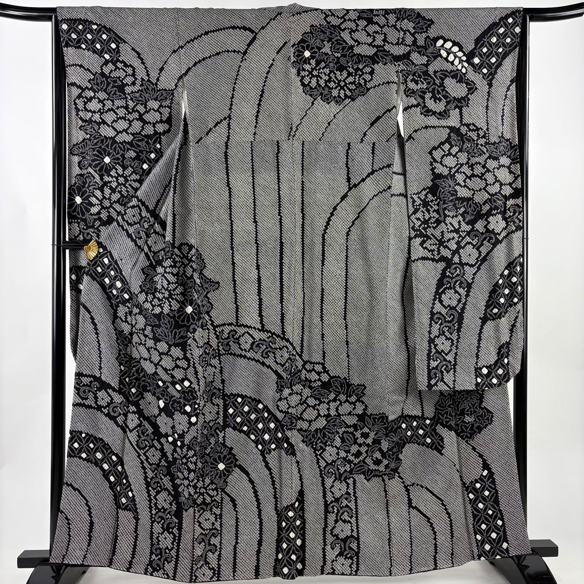 振袖 身丈161 5 cm 裄丈65 M 袷 草花 七宝 総絞り 黒 正絹 名品