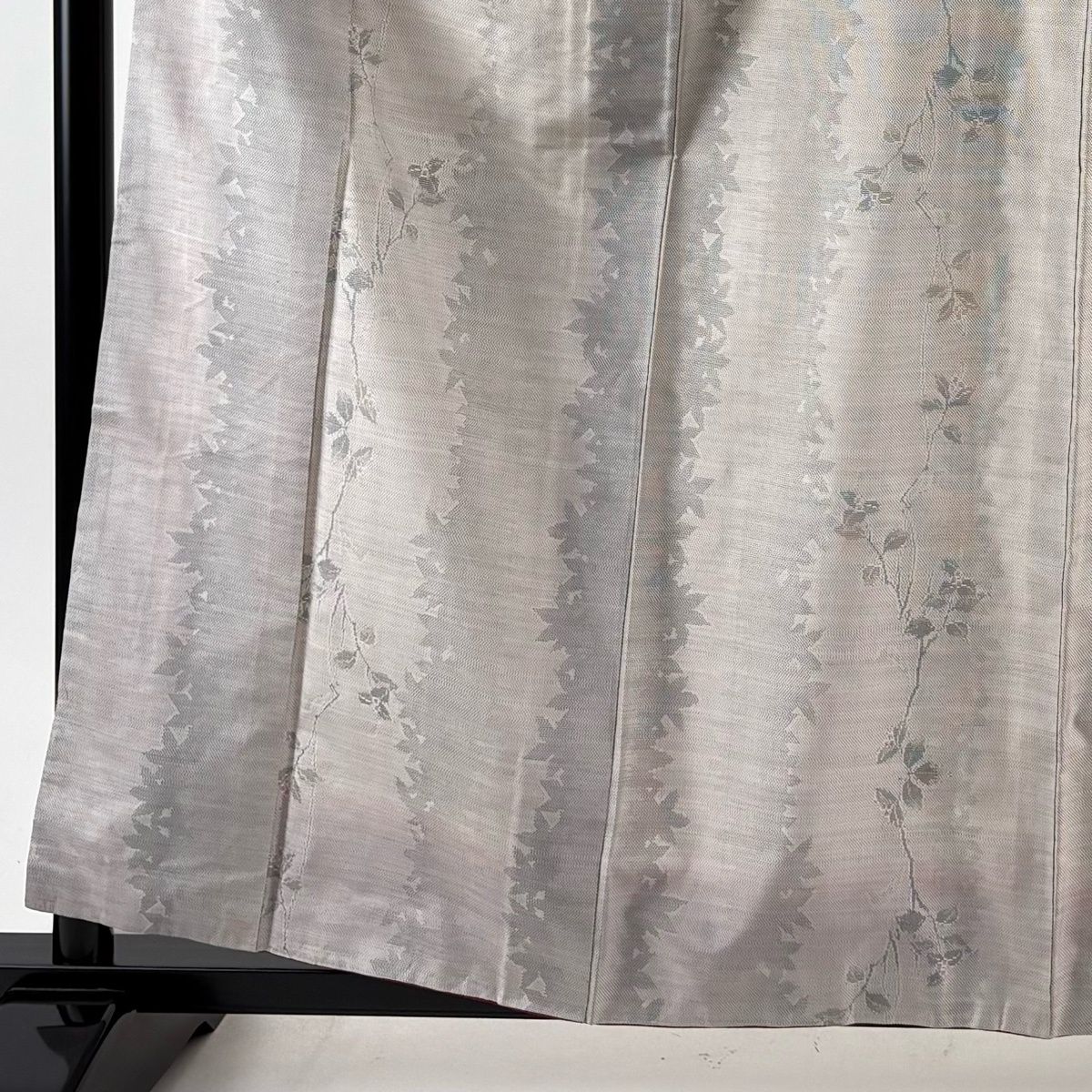 大島紬 身丈160 cm 裄丈64 M 袷 都喜ヱ門 証紙 葉と実 シルエット柄 灰紫 正絹 名品