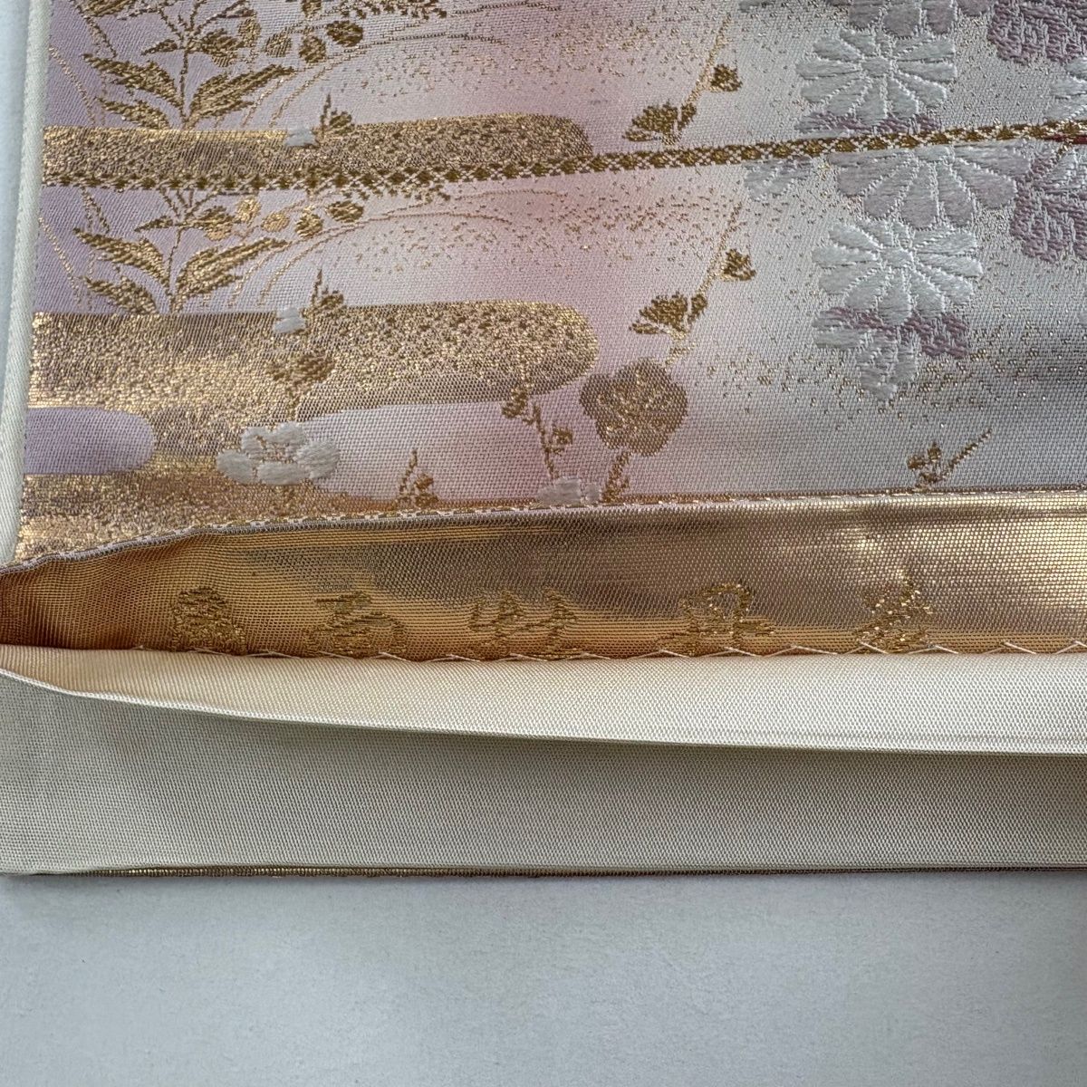 美品】 袋帯 秀品 草花 雪輪 刺繍 箔 灰色 六通 正絹 【中古】 - メルカリ