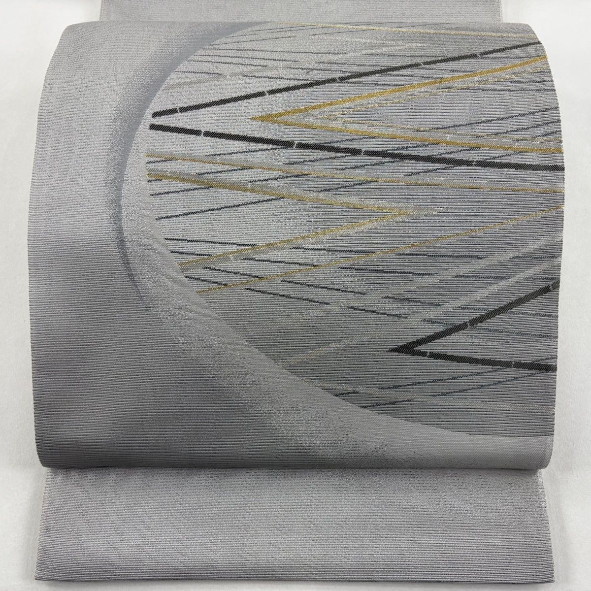 ［ 袋帯 ］正絹　グレー　灰色　シルバー　銀糸　幾何学　規則的な柄 美品】 袋帯 秀品 幾何学 金銀糸 灰色 六通 正絹 【中古】 - メルカリ