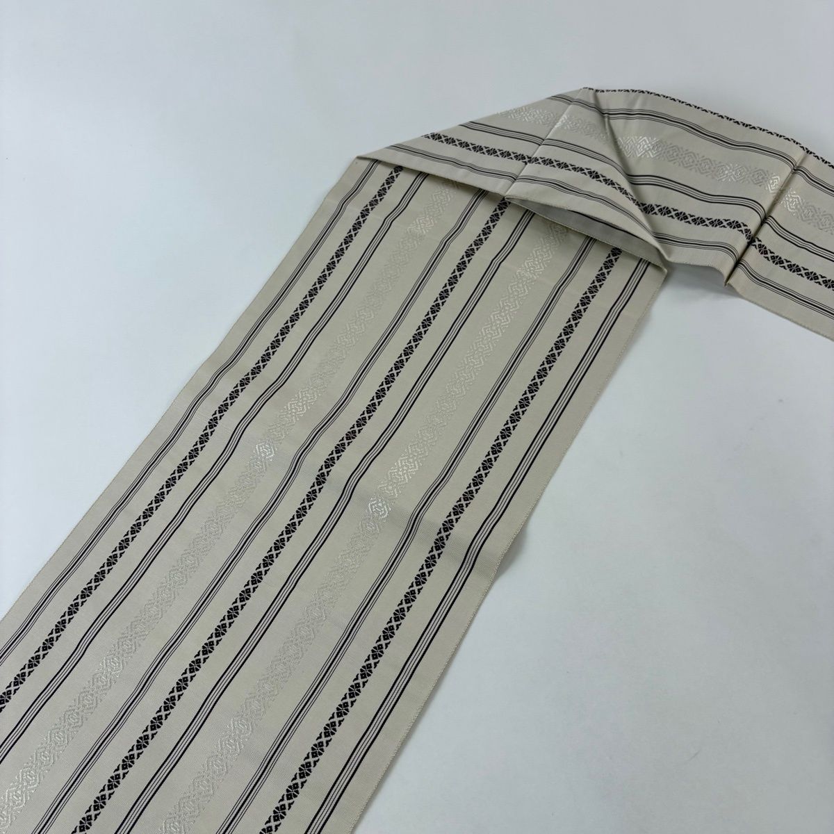  名古屋帯 秀品 紬地 関西仕立て 縞 菱 ベージュ 正絹 名古屋帯 帯