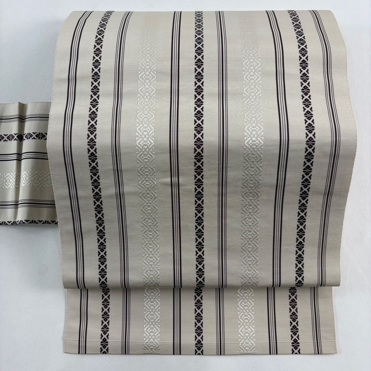 名古屋帯 秀品 紬地 関西仕立て 縞 菱 ベージュ 正絹