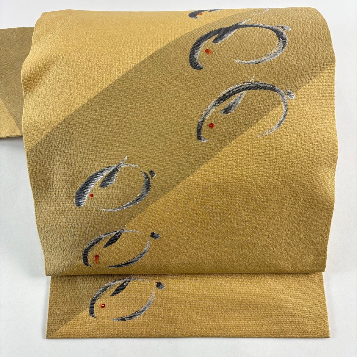 名古屋帯 秀品 うさぎ 刺繍 黄土色 正絹
