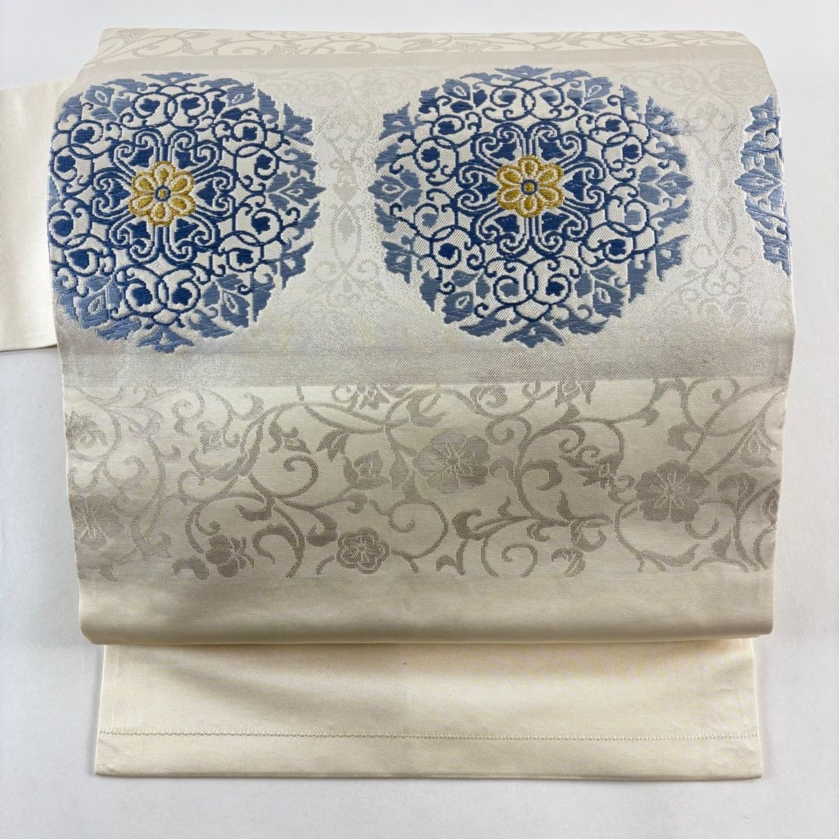 名古屋帯 秀品 関西仕立て 華文 花唐草 金糸 箔 クリーム 正絹 【中古